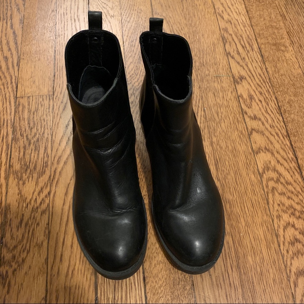 Steve Madden Black Chelsea Boots